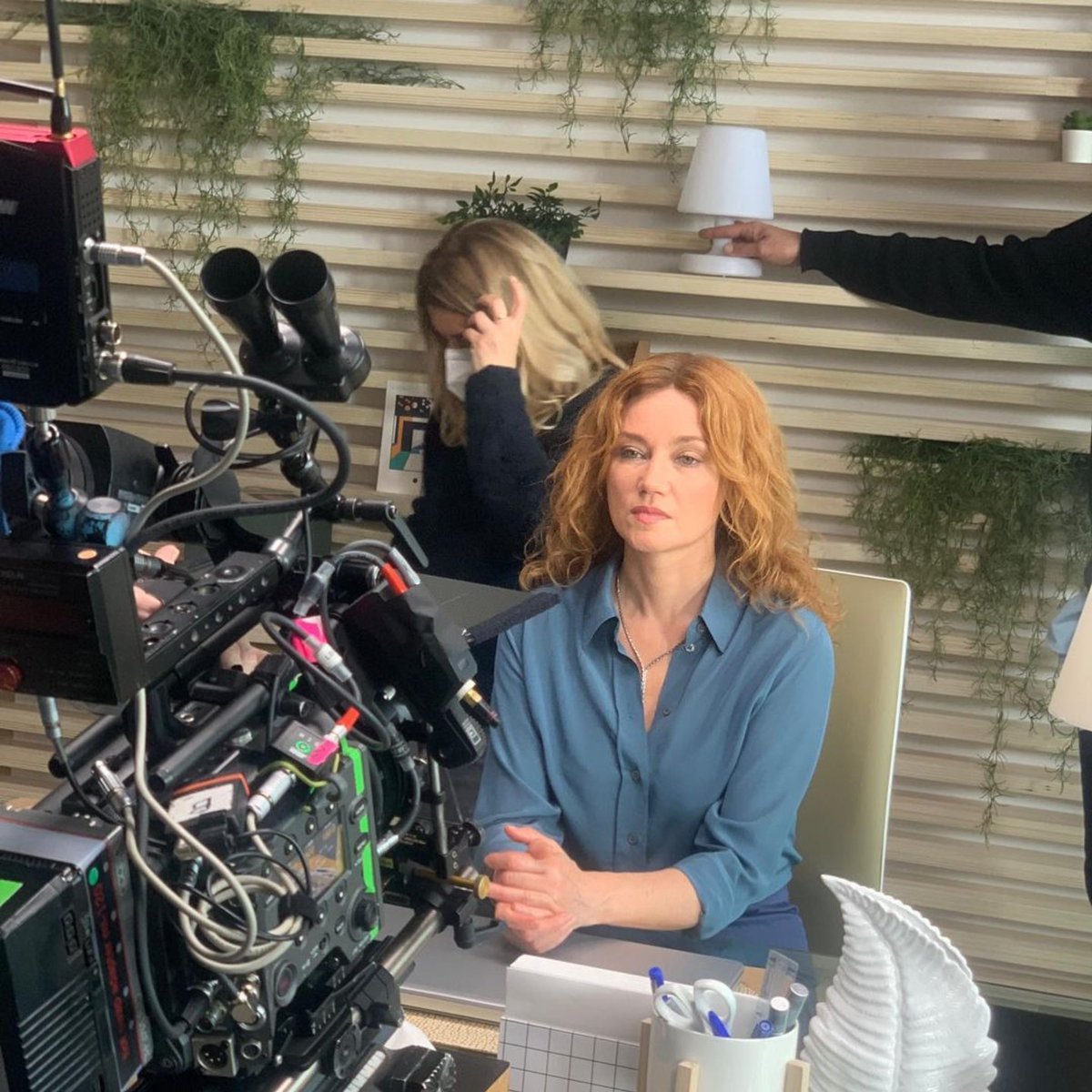alice_fans1's tweet photo. #Repost #MarineDelterme
・・・
Concentration avant la prise
#coulisses #tournage #seriemanipulations #seriefrancaise #miniserie #francetelevision #fictionfrancaise #facecamera #comedienne https://t.co/Y7E0QibdkY