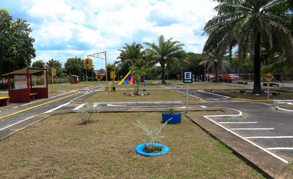 gestionperfecta's tweet photo. Un hermoso espacio formativo y recreativo reinauguramos en el estado Monagas. Se trata del Parque Infantil de Educación Vial, en el que niñas y niños de la Patria explicaron la importancia de cumplir con las señales de tránsito para la sana convivencia y la seguridad ¡Excelente! https://t.co/YnIaB2rL7k