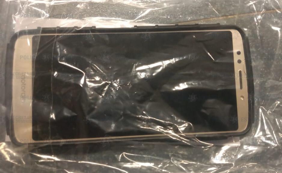 SS_Edomex's tweet photo. Durante un operativo, detuvimos en #Texcaltitlán a un hombre y una mujer probables responsables de delitos contra la salud. La acción fue coordinada con @FiscaliaEdomex y @GN_MEXICO_. Se aseguraron envoltorios con presunta droga, conocida como cristal y teléfonos móviles. https://t.co/eAYk9Ub3Es