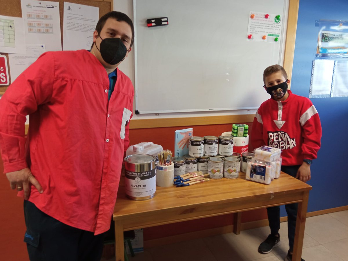 adeban1978's tweet photo. 🙌🏻 En estos tiempos tan difíciles, Peña Adeban aporta una donación de materiales (pinturas, etc.) 

👦🏻👧🏻 Está donación va para la educación y para que los más pequeños puedan seguir jugando y divirtiéndose 

♥️ Siempre aportando nuestro granito de arena https://t.co/SA7LMvaeKq