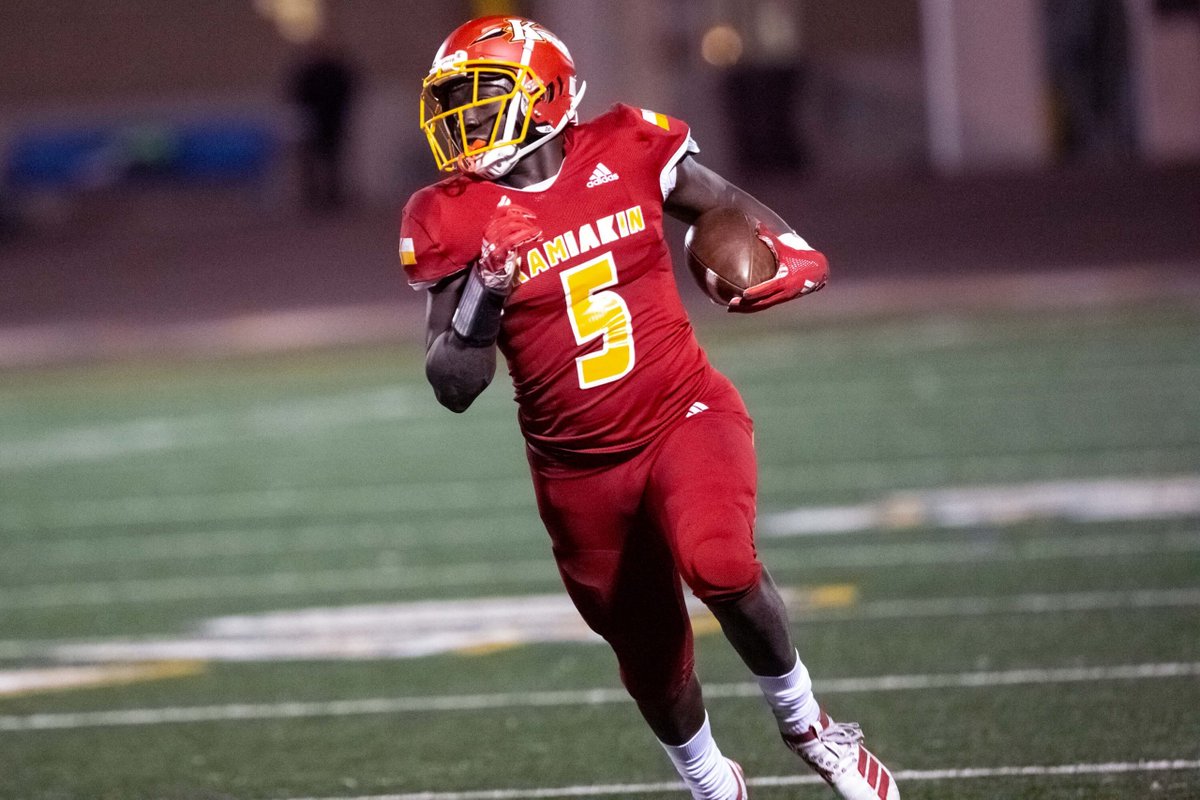 SBLiveWA's tweet photo. Washington’s top high school football players: Meet the state’s best 30 running backs in spring 2021 https://t.co/qVd7KYpMLW https://t.co/fcgjRUDXZk