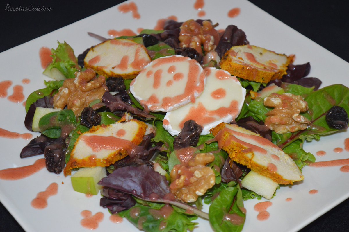 El pollo con el marinado y cocinado al vapor, queda con un sabor muy majo de la mezcla de especias y muy jugoso. Para mi gusto, combina de lujo con la vinagreta de fresas y el queso de cabra. #cuisinecompanion #companion #enslada <a href="/Moulinex_ES/">Moulinex España</a> 
RECETA: bit.ly/3vWYwL7