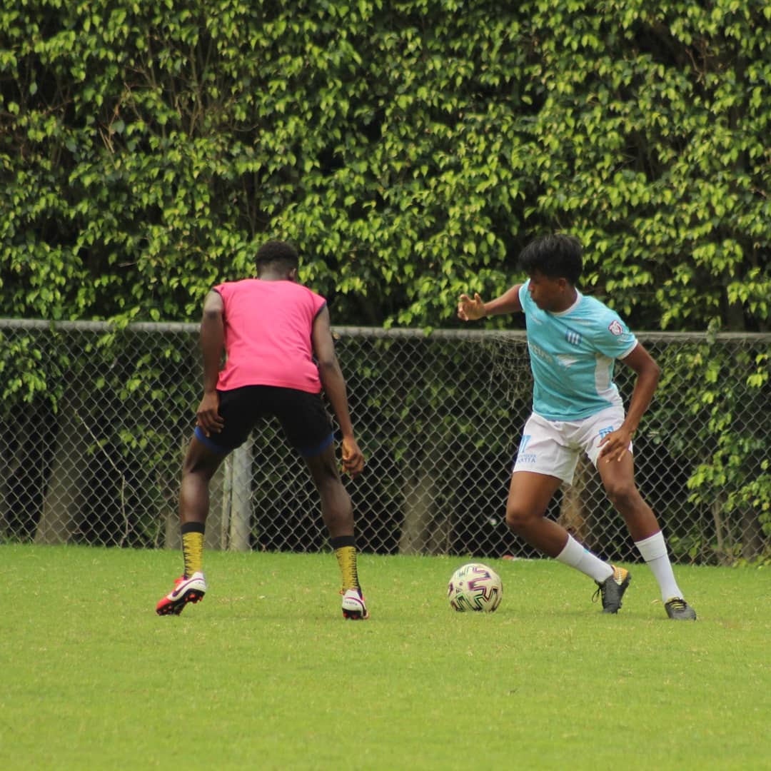 GFCguayaquil's tweet photo. Agradecemos a 🤝 @independientedelvalle por la invitación a nuestras categorías para disputar partidos amistoso.
#Cat2003 y #Cat2004 @riborj_oficial en el complejo vía la costa.
La garra del sur con 7 millones de voltios 
Gracias Chicos por su entrega 💯⚽🏟️ https://t.co/6Ac5F22UQi