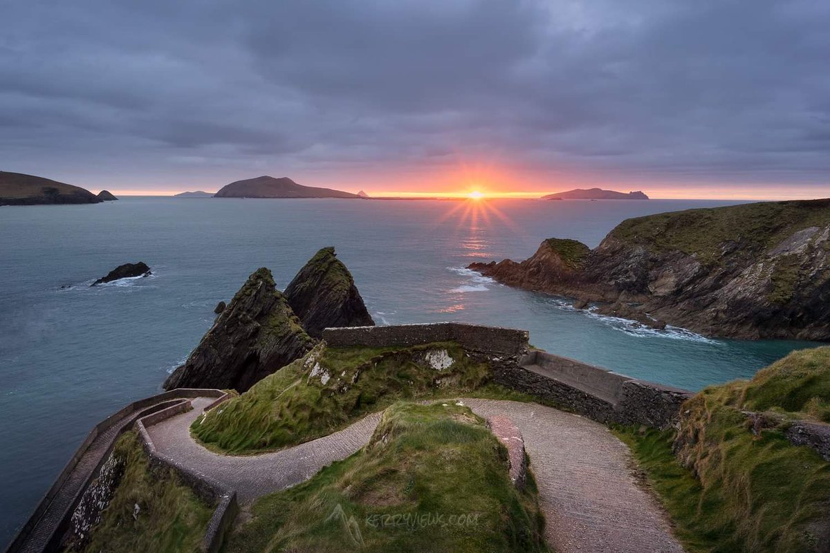 Evanis's tweet photo. Cé Dhún Chaoin - Corca Dhuibhne/Dingle Peninsula. Photo by https://t.co/muMModXvaz https://t.co/1A1u82J6U2