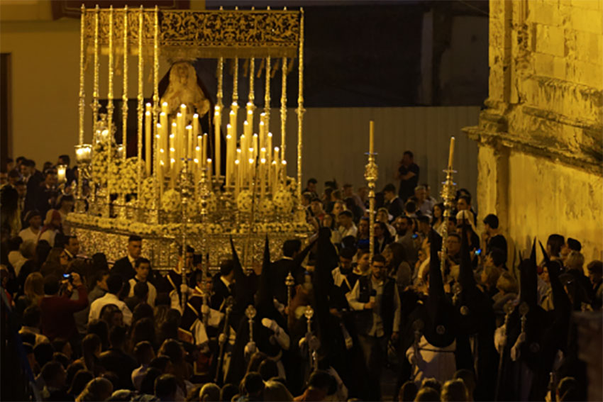 MoronCofrade's tweet photo. El florista y vestidor moronense David Toro (@DavidToroRios) describe su particular Cuaresma y Semana Santa: https://t.co/hnBbAm983l📷Manuel Romero, 2019 https://t.co/BWZ7Yyl71s