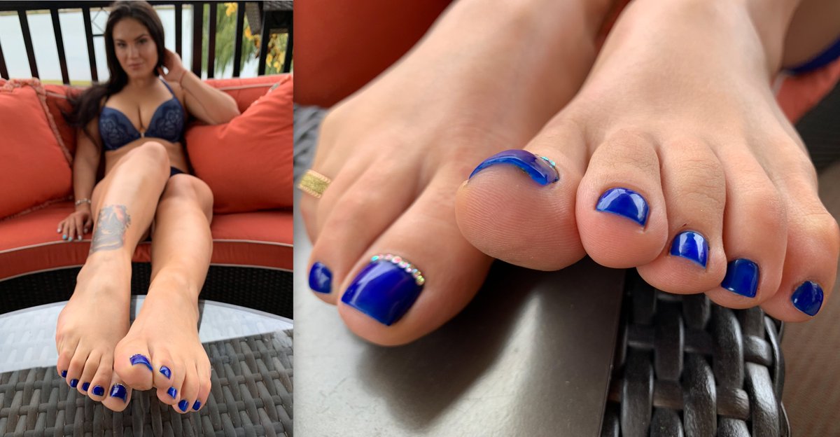 badassbeckyshow's tweet photo. Experts Say "Eating at least 10 Blueberries everyday are a healthy way to keep the prostate Doctor away😉.So as a Foot Enthusiast-Do You believe sucking on each of Katrina's Blueberry Toes,will help you to achieve your Cardio Goals and improve the blood flow down Below? ❤️😊 https://t.co/tTni0TFAv5
