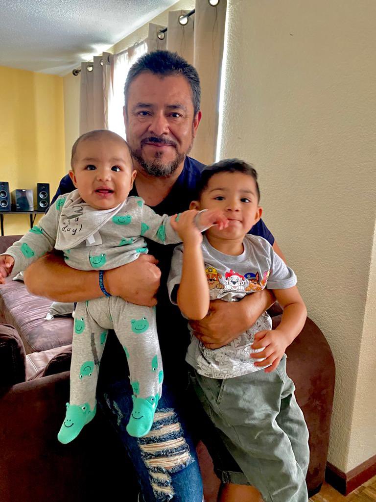MemoClass's tweet photo. Con mis #Compadritos #BebechochoJosue #BabyMat https://t.co/IUJnJPMZ5N