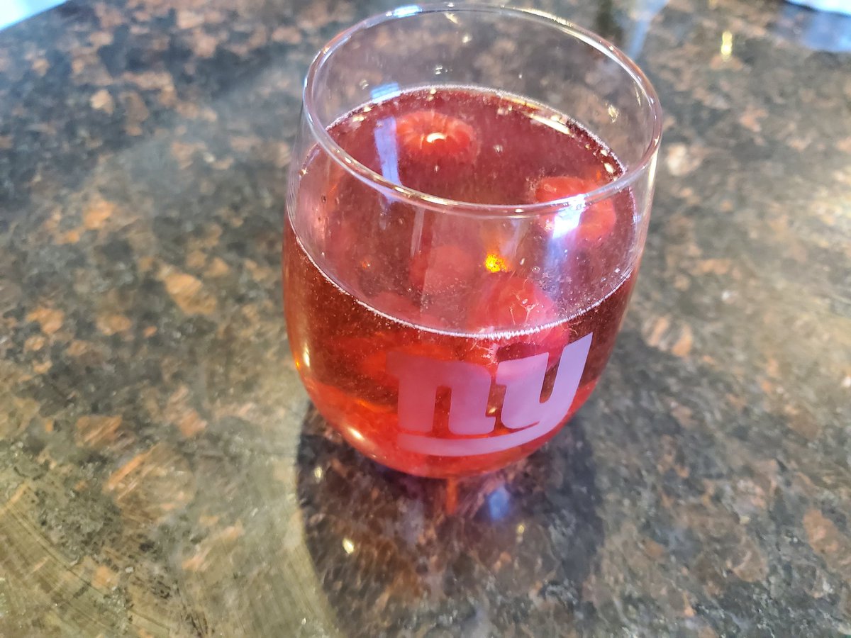 1Michelle_Marie's tweet photo. Celebrating #ThirstyThursdsy with a grownass Sparkling Shirley Temple! https://t.co/wB878ZDDMl