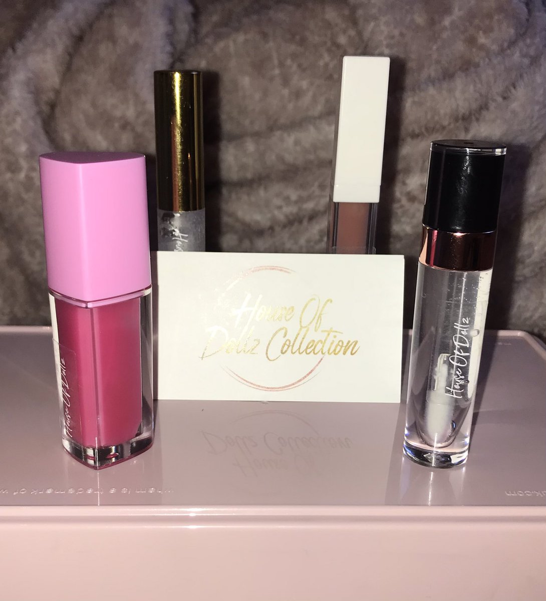 alisha_ax7's tweet image. follow my new business, all of your support will be appreciated✨ starting off with lipgloss and much more to come🤍🤍