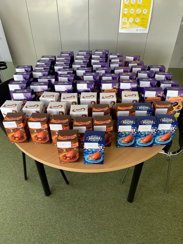 CollegeMerlin's tweet photo. Thank you for being an EGGCELLENT staff! 🐣 🍫
The Easter Bunny came early to #MerlinCollege staff 👏☺️ https://t.co/djGIsEZgA7