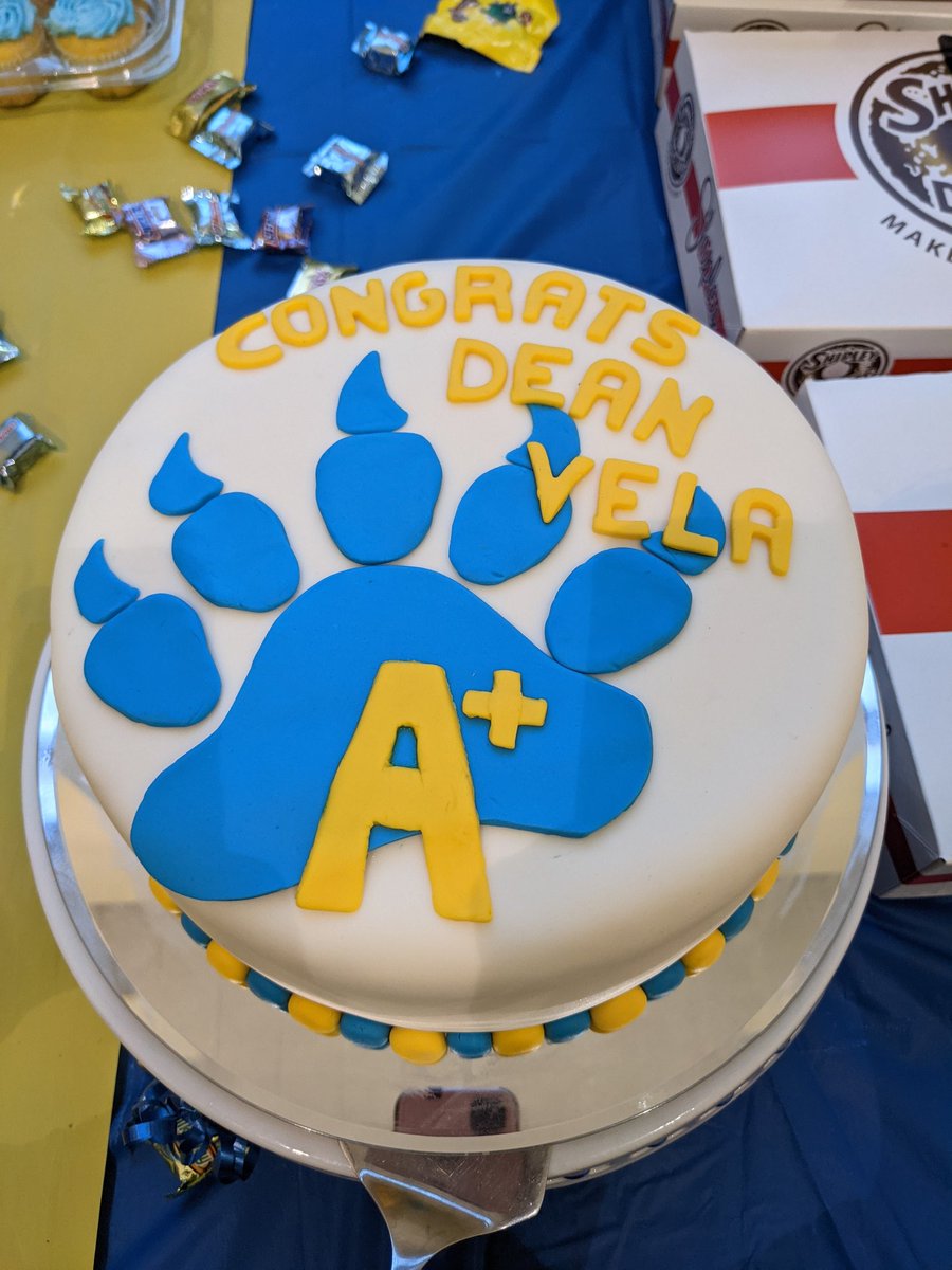 Congratulations again to @DeanVelaWBMS for being named West Area Assistant Principal of the Year - what an amazing achievement and so well deserved. 

Thank you for all you do for all our Grizzlies! 

#GoGrizzlies #WeAreWestBriar #BetterTogether #wbms #wbmspto