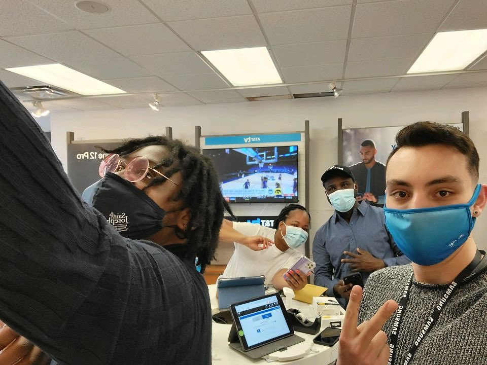 Andrew and Mario taking care of our First Responders! Ported them over to FN and hooked them up with watches! Great job to our Brockton team! #WhyWait #ThePowerof1 #FirstNet <a href="/DViechnicki/">Dan Viechnicki</a> @ATTPortablesEVD <a href="/JakeAraghi/">Jake Araghi</a> <a href="/keroninc/">Keron Incarnato</a> <a href="/jackmoan/">Jack Moan</a> <a href="/pnixnix/">Peter Nixon</a>