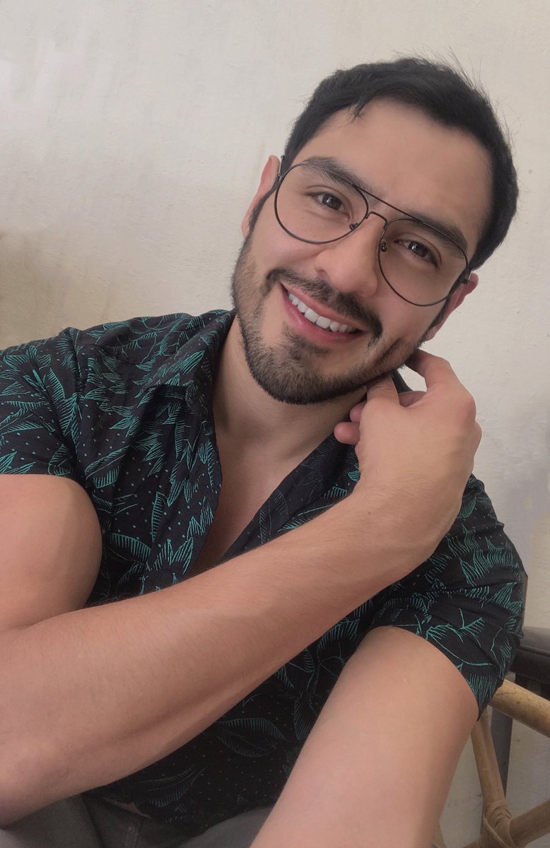 SoloRudolf2's tweet photo. 🌺🤓 #NuevaFotoDePerfil https://t.co/1zcvKQrbtV