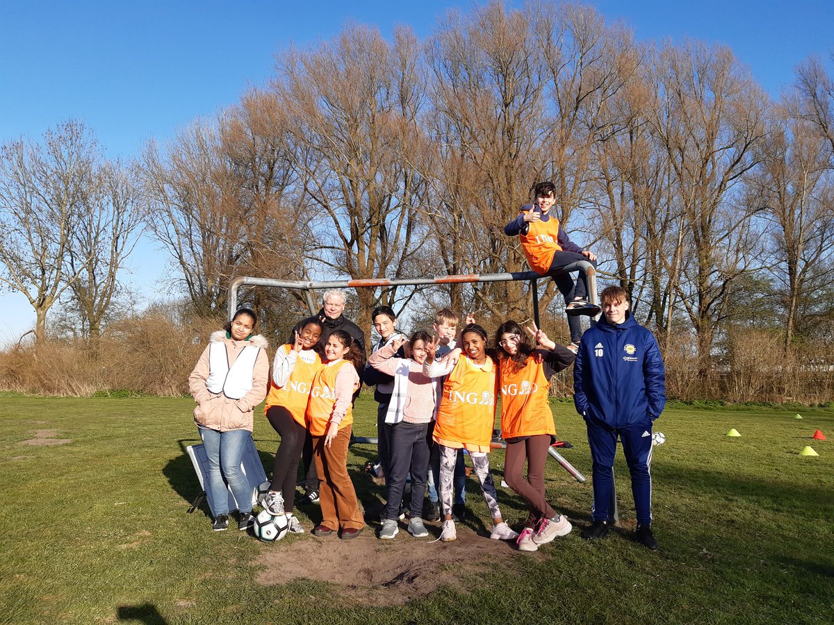 PiezoTalentenAc's tweet photo. Wat wil jij worden? Voetbaltrainer of coach?  #beroep fijn en sportief in de buitenlucht! #teamplayer  #sportiviteit #oplettendheid ; talenten en disciplines die goed van pas komt als trainer! Dank Peter en Ted van @fczoetermeer https://t.co/zBuHoTyOwd