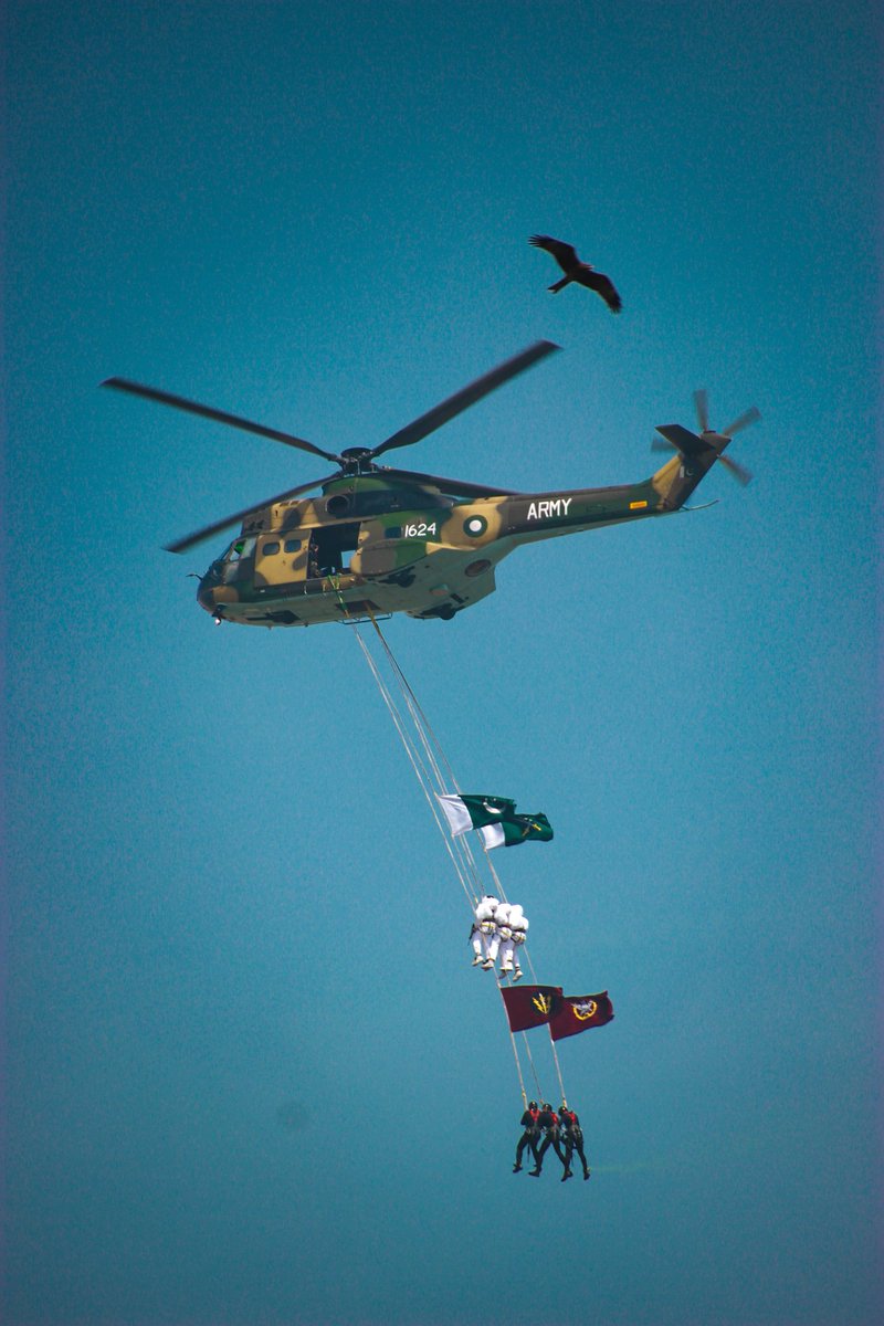 imaadali87's tweet photo. Rab Rakha...

#PakistanDayParade 
#SOLOTURK 
#aviation https://t.co/bBRbuzotui