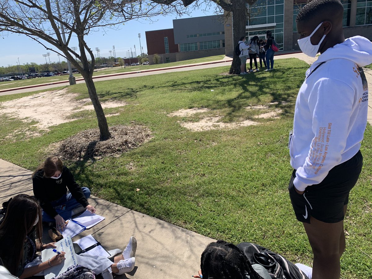 CSHSAVID1's tweet image. Tutorials moved outside today.