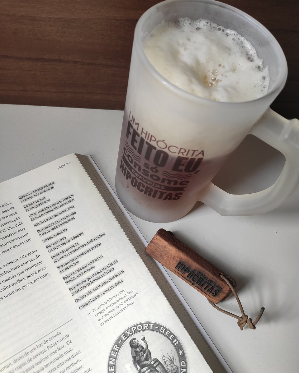 hipocritascerva's tweet photo. "Quando a cerveja espuma, a cantiga não está longe".
Radical Brewing do mestre #RandyMosher e uma Hipócritas American Pale Ale! https://t.co/ovMGVg6qkX