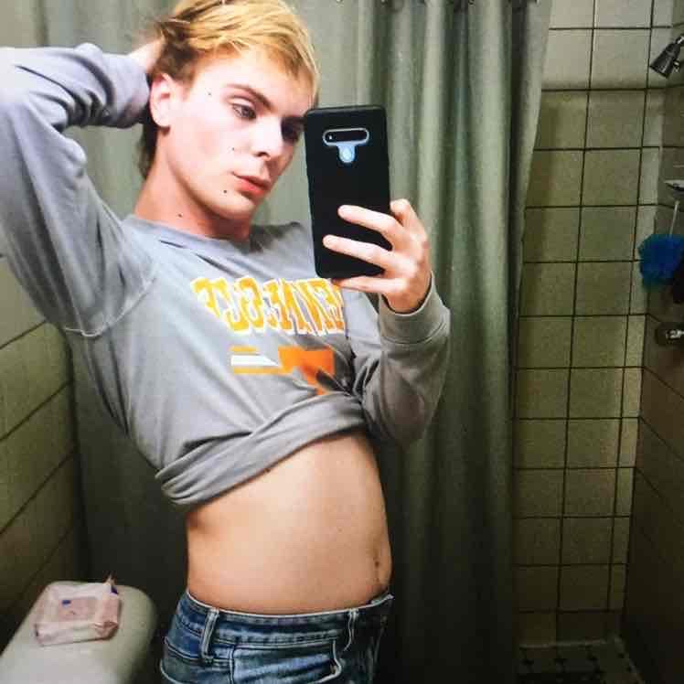 TylerTutorialsx's tweet photo. GAYBOI 🎁♥️🍑's party | FaceCast 
 I found a very interesting live room, quickly check it out! https://t.co/0tt10jc1Ms https://t.co/Me5uZh6TBb