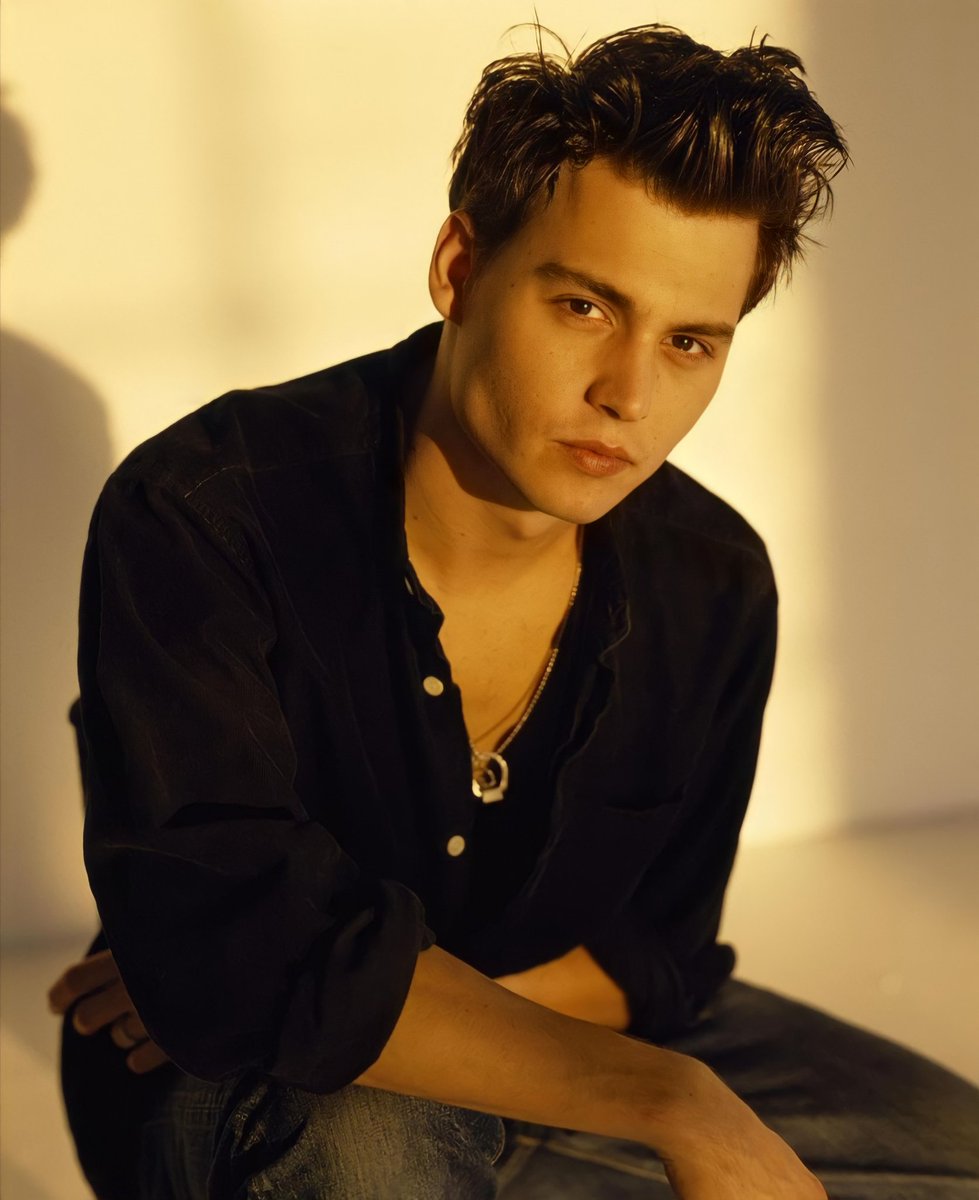 ImagenRetro's tweet photo. Johnny Depp, 1995. https://t.co/aJDJrK0Qpk