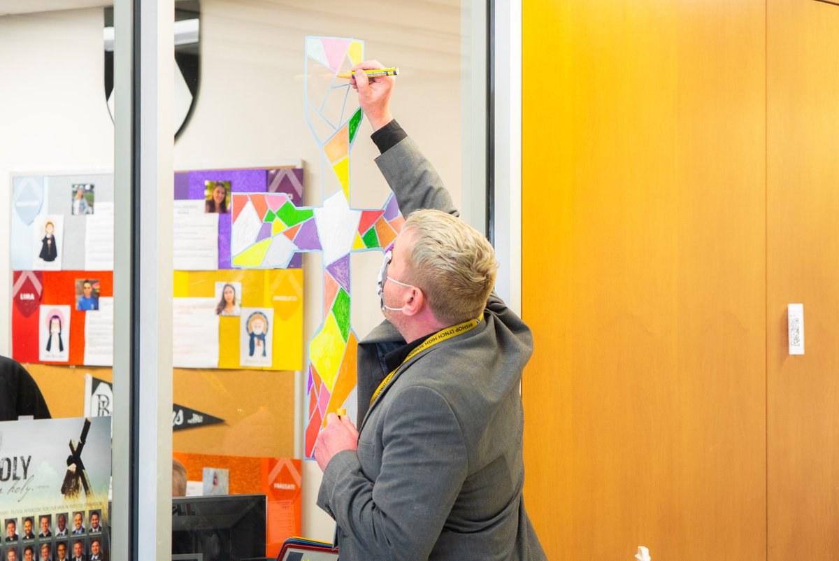 BishopLynch's tweet photo. It's sometimes nice to have some color in the halls other than black &amp; white 😉 Thanks Mr. Johnson!!! #GoFriars https://t.co/b72HmnAbgs