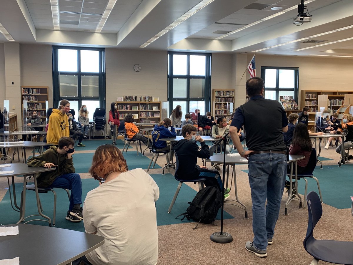 Some old school Simon Says at REACH  ⁦<a href="/DASD_LMS/">Lionville Middle School</a>⁩ today! #dasdpride #7ABluecoats ⁦<a href="/DASD_Schools/">DASD</a>⁩