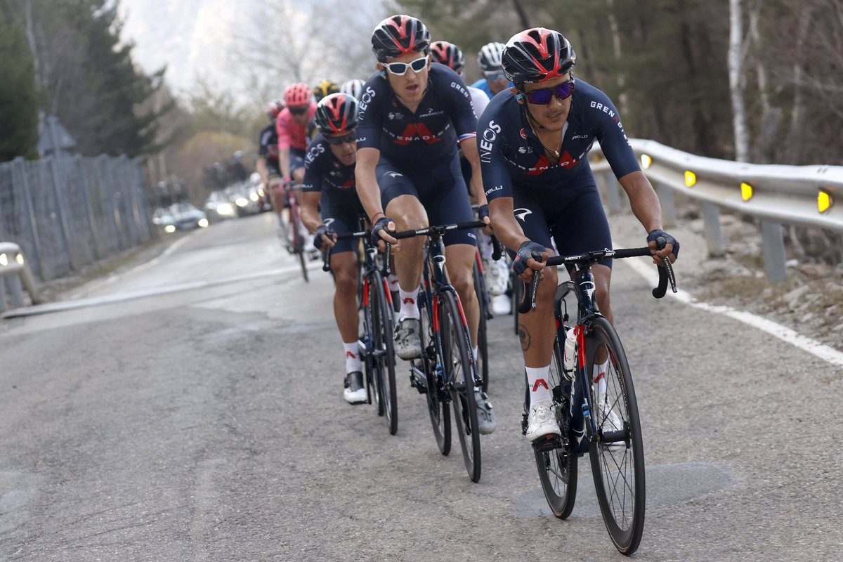 RichardCarapazM's tweet photo. Mijines! De vuelta en las montañas 🏔🤪 Muy orgulloso del trabajo de todo el @ineosgrenadiers 🙌🏽 A darlo todo en estas últimas 3 etapas 👊🏽 📸 @GettySport / @bettiniphoto https://t.co/w0qCsGxPPw