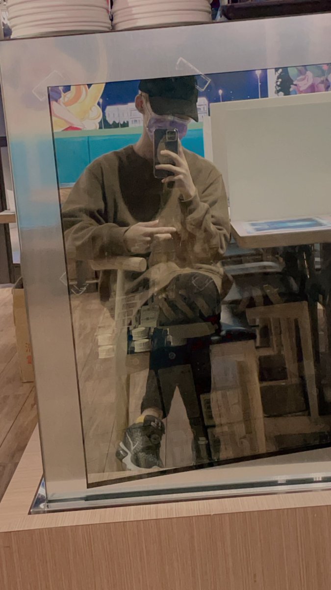 urn1121's tweet photo. 平時喺街上係cool天蠍😎
但係床上就係一隻孤仙😳 https://t.co/BDkxq6JJFs