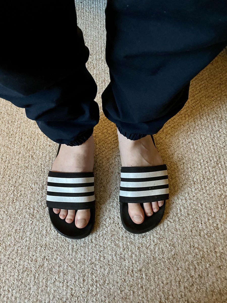 WIDEFEETGUY's tweet photo. Who wants to come and give me a pedicure? 🦶 #thickfeet #widefeet #beefyfeet #malefootlovers #malefootfetish #footfetish #alphafeet #malefootdom #malefootworship #malebarefeet https://t.co/xLgm3zjOrC