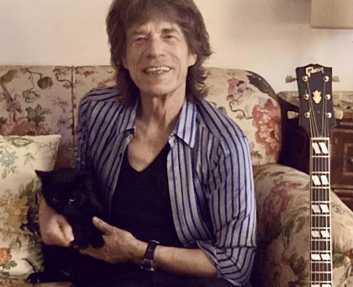 TheOvalPawffice's tweet photo. 🐾Meowoof! We are so furry happy to pawnnounce that Mick Jagger pawdopted a black kitty and named him Nero. Nero was a Roman emperor but the word itself means “black” in Latin. We have a soft spot for black felines, so this is pawsome news! #AdoptBlackCats #Catisfaction https://t.co/GoehVf7t8O
