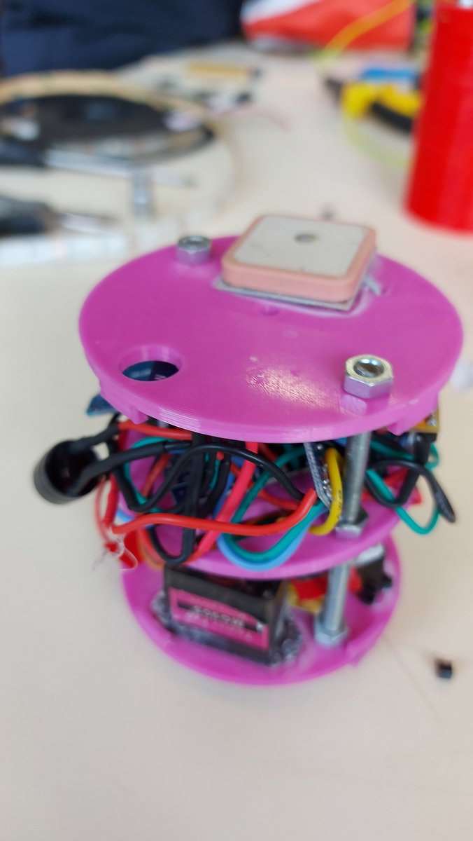 MPlains13's tweet photo. Falten només dos dies per al llançament oficial!!.
I tenim tot els components soldats de l' #Apolo18SAT. Només ens falta posar els últims sensors i ja ho tindrem llest!💪💪
@INS_Pla_Marcell #CanSat @paufolchsax https://t.co/Gf1D7I8vP7