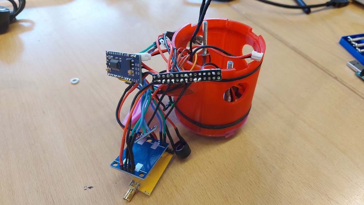 MPlains13's tweet photo. Falten només dos dies per al llançament oficial!!.
I tenim tot els components soldats de l' #Apolo18SAT. Només ens falta posar els últims sensors i ja ho tindrem llest!💪💪
@INS_Pla_Marcell #CanSat @paufolchsax https://t.co/Gf1D7I8vP7