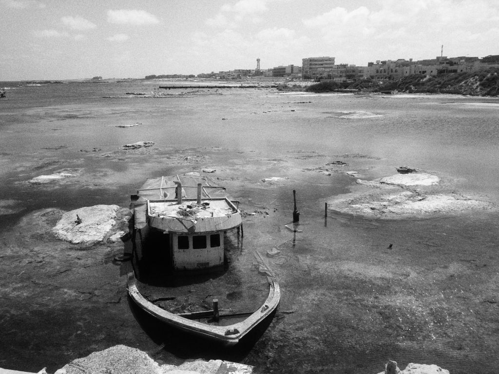 Diarysnaps's tweet photo. #libya #diary #streetphotography #blackandwhite https://t.co/NyZW7c0mDI