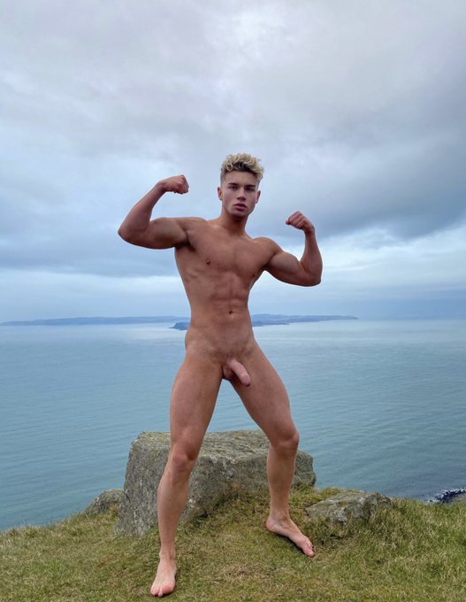 Let me show you around Ireland 🇮🇪 🍀 😈😈 https://t.co/sfN4sjojgm