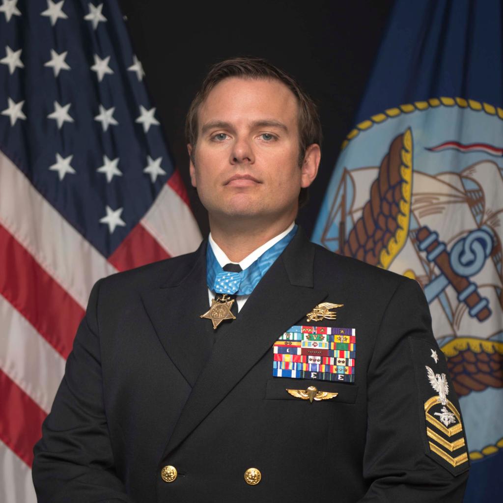 Awarded the #MOH in 2016, Master Chief Special Warfare Operator (SEAL) Edward C. Byers Jr., distinguished himself by heroic gallantry as an Assault Team Member during a hostage rescue in 2012. #NationalMedalOfHonorDay

Full Story & Citation: go.usa.gov/xszBj