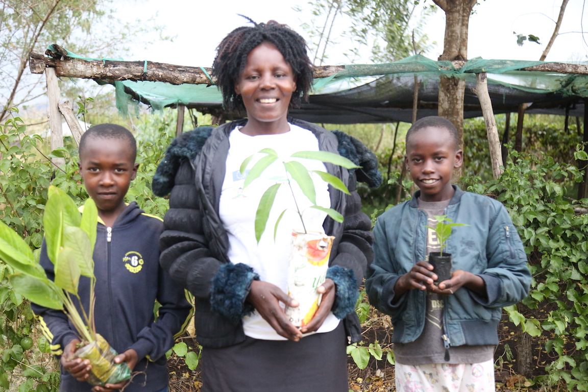 WorldVisionKE's tweet image. We are empowering children, families and communities to raise a wide variety of healthy seedlings in nursery beds. Through this, they are able to plant quality trees that conserve the environment and make their land fertile.

#LivesCanChangeForGood
#SDG12