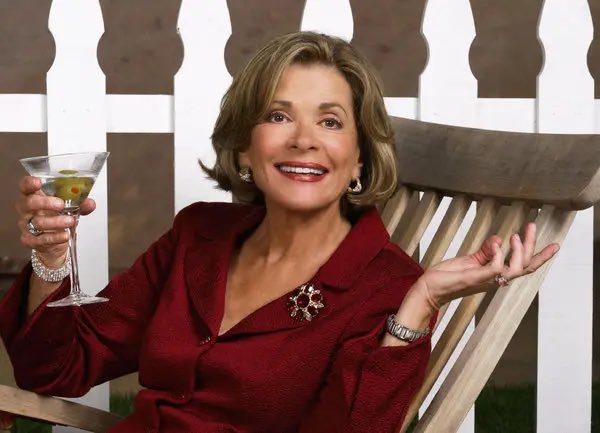 fullcirclecine's tweet photo. Rest In Peace to Jessica Walter, an Emmy Award-winning actress with incredibly memorable roles in shows like ‘Arrested Development’ and ‘Archer’. 💜 https://t.co/6slqL1R4P0