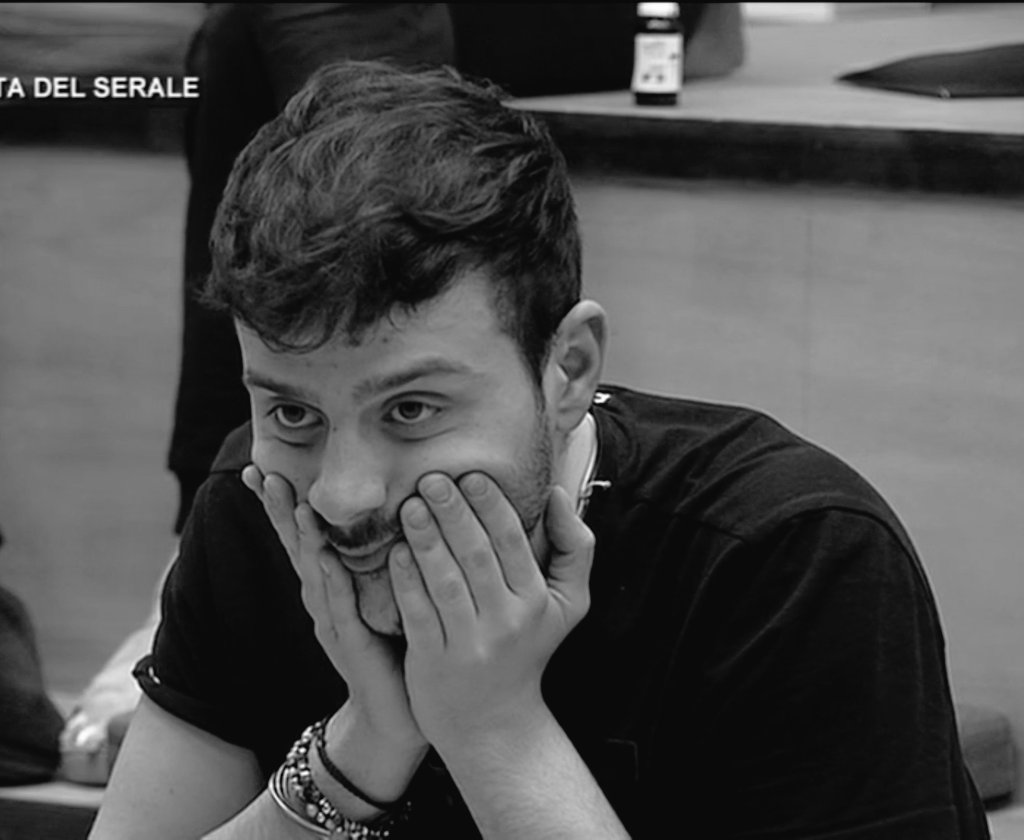 K4OTIK4's tweet photo. "Soltanto il tuo nome muove l'universo, e non conta tutto il resto.

Il fiato si spezza ma c'è un respiro che avanza:

i contorni dell'amore sono dentro una fiamma che danza."

Leonardo immenso. 
Arte e amore insieme.
Grazie. 🖤

#amici20 #tommaleo https://t.co/qwWX2p4fJF