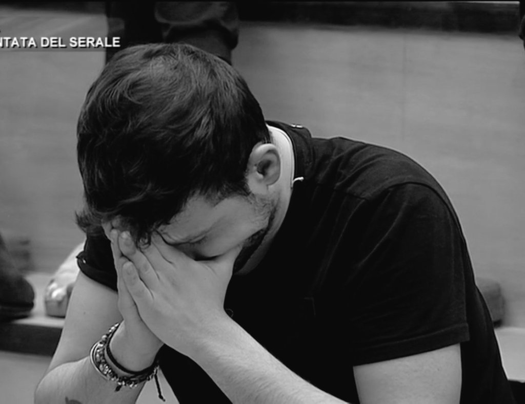 K4OTIK4's tweet photo. "Soltanto il tuo nome muove l'universo, e non conta tutto il resto.

Il fiato si spezza ma c'è un respiro che avanza:

i contorni dell'amore sono dentro una fiamma che danza."

Leonardo immenso. 
Arte e amore insieme.
Grazie. 🖤

#amici20 #tommaleo https://t.co/qwWX2p4fJF