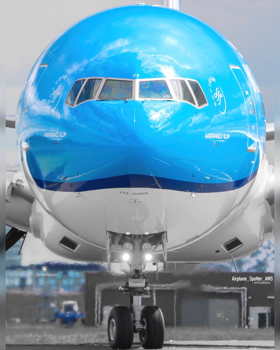 Airplane_Ams's tweet photo. @KLM B777-306(ER) seen at taxiway Yankee for the flight towards Mumbai, India! What would be your first destination after the pandemic is over?! 🇳🇱🇮🇳 #aviation #travel #boeing #triple7 #klm #myklmmoment #schiphol #ams #amsterdam #dutch #covid #pandemic #mumbai #india https://t.co/ZRVSrgcPTq