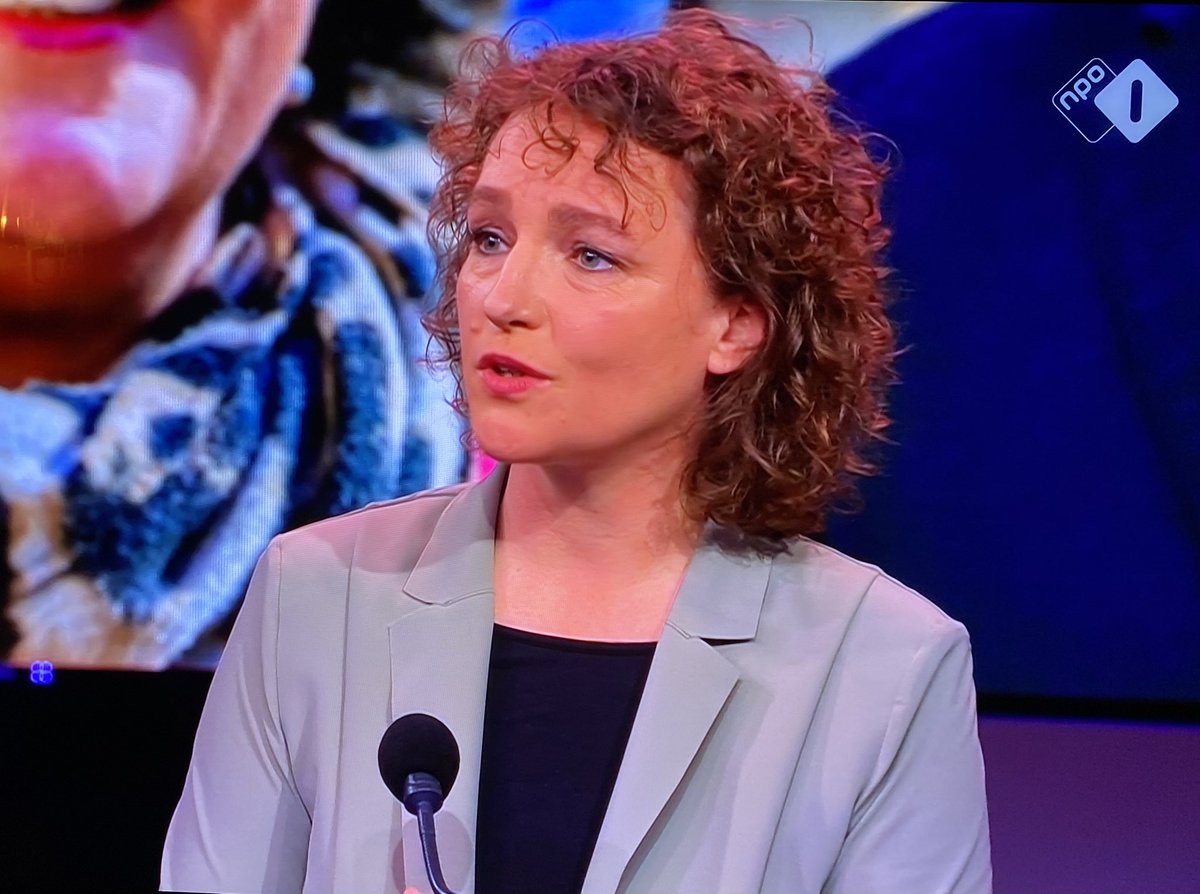 Renske Leijten in @devooravondtv over nieuwe functie voor <a href="/PieterOmtzigt/">Pieter Omtzigt</a> ‘Het komt van Rutte’. Hij wordt ‘weggeframed’ omdat hij te lastig is voor de zittende macht.