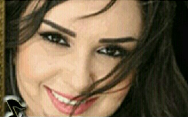 ما استمرأ القلب خِلّاً سواكا
تكبَّل بنياط القلب هواكا

تغلغل باعماق الاعماق ودكِ
غَرْسُهُ الأرض والظل سماكا

لم تحلو دون طلتك حياةٌ
او ترضى العيون دون رؤاكا

تضحك بدلال إقبالك أعطافي
تعانق يداي بالحب يداكا

يسوَدُّ بمغيبك نهارُ قيظٍ
وتعاني بفقدك الروح هلاكا
#عراق