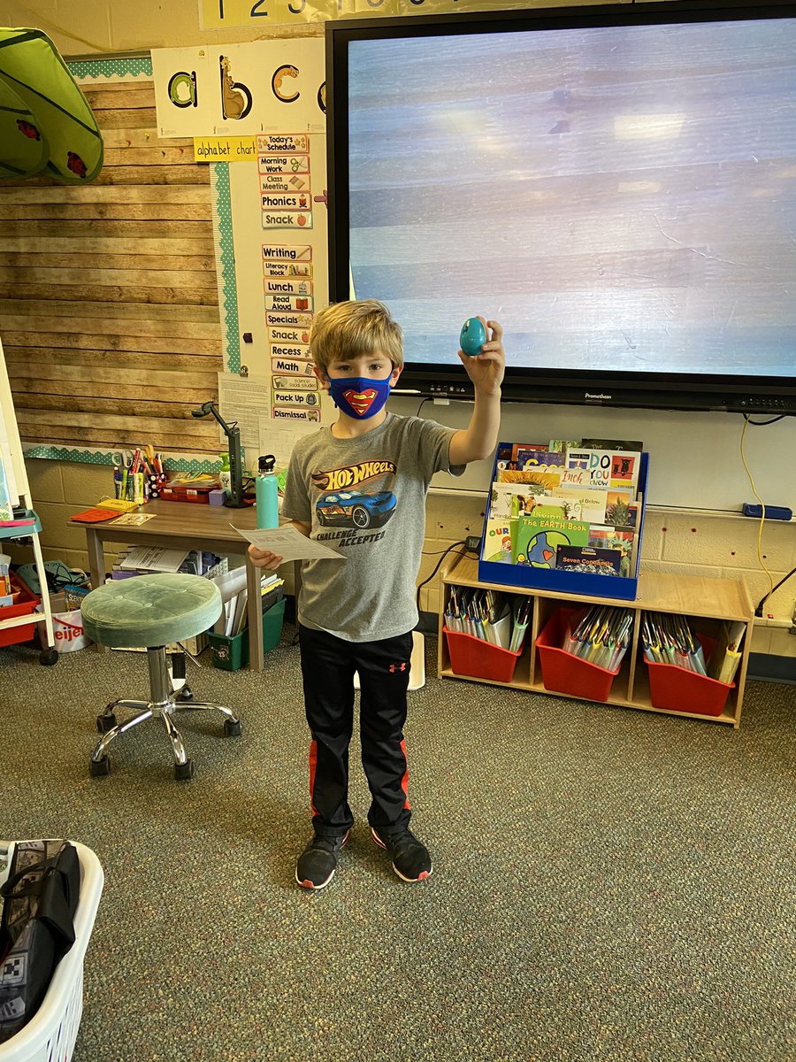 ChapmanKinderg1's tweet photo. What’s inside my egg! A fun way to creat clues for our classmates to guess what we put inside our egg! #SpringintoGSD https://t.co/7trL6b5GUm