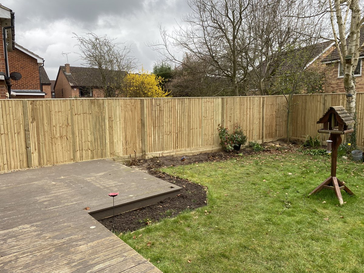 MarkMnowell's tweet photo. Before and after photos of closeboard fencing around all sides of the garden for clients in Barkham #fencing #landscaping #BerkshireBoundaries #DirectoryofExcellence #woky https://t.co/MJoZ0YtFMI