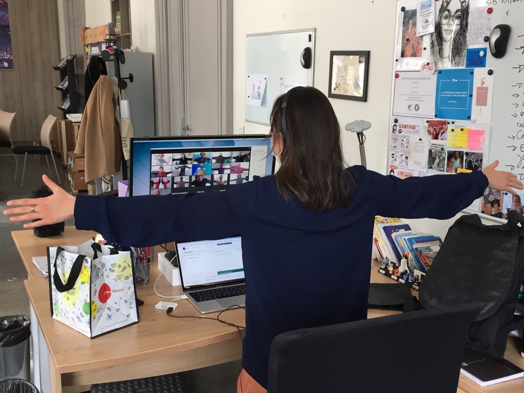 SPOONErasmus's tweet photo. Virtual hug to start the croatian workshop video by Bojan Markičević - Video Lessons: "How I Learned to Stop Worrying and Love the Online School" @MPLS_Alsace @ElhuyarZientzia @BoswellBeta https://t.co/pczOnUpFg9