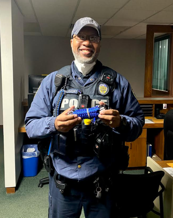 CPCLittleRock's tweet photo. The "key" to providing hope &amp; healing to abused children is in our unique, expert-led, trauma-informed approach! @SherwoodPolice's Det Pledger delivered these NIFTY keychains to the #wolfepack, handmade &amp; designed by @SylvanHillsHigh Resource Ofc Hockaday! #HopeAndHealingCPC https://t.co/a1gRi74O7c