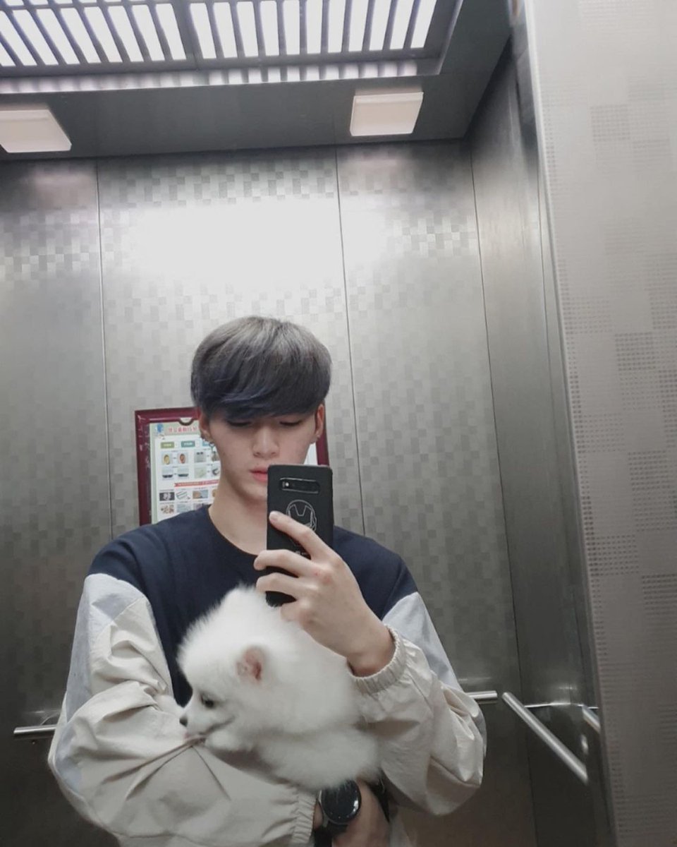 hyuniesrose_'s tweet image. get to know hangyeom's puppy chorong🐶💙