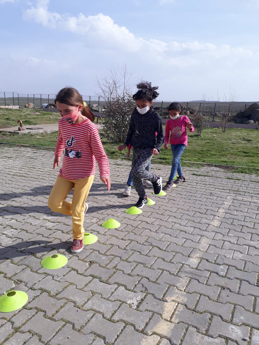 Serbest zaman etkinliklerimiz daha eğlenceli, daha sağlıklı, daha az temas gerektiren oyunlarla devam ediyor. Eğleniyoruz, öğreniyoruz 😇 #okulumtemiz #okulumsağlıklı <a href="/tcmeb/">Millî Eğitim Bakanlığı</a> <a href="/ziyaselcuk/">Ziya Selçuk</a> <a href="/siverekkaymakam/">SİVEREK KAYMAKAMLIĞI</a> <a href="/hasanongu/">Hasan ONGU</a> <a href="/siverekmem63/">Siverek İlçe MEM</a> <a href="/NKapanoglu/">Nuri Kapanoglu</a> <a href="/umutbugdayci63/">umut buğdaycı</a>