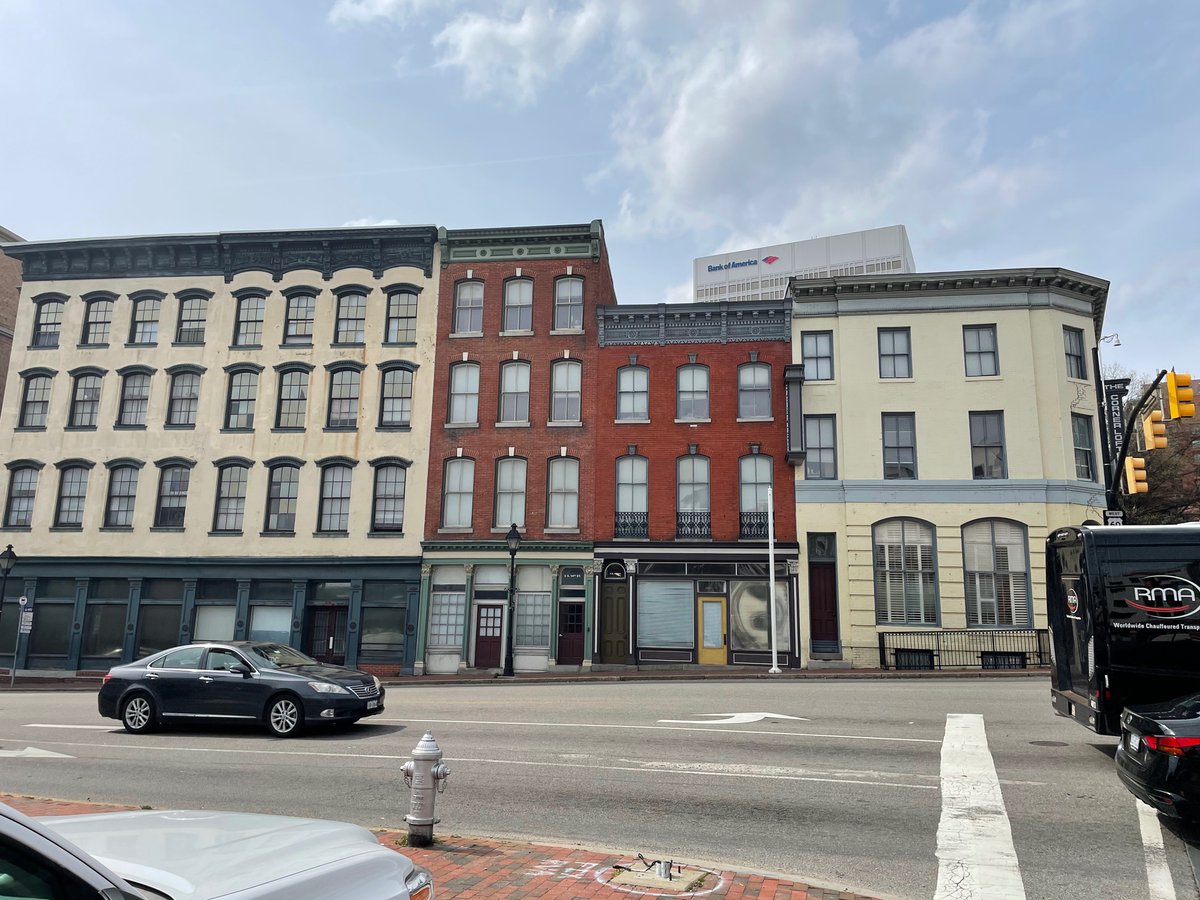 VicctorianChad's tweet image. American City: why is nobody willing to shop in our beautiful downtown district?🏛

Same American city: 4 feet of unprotected sidewalk next to 6 lanes of high speed traffic is a good idea🛣