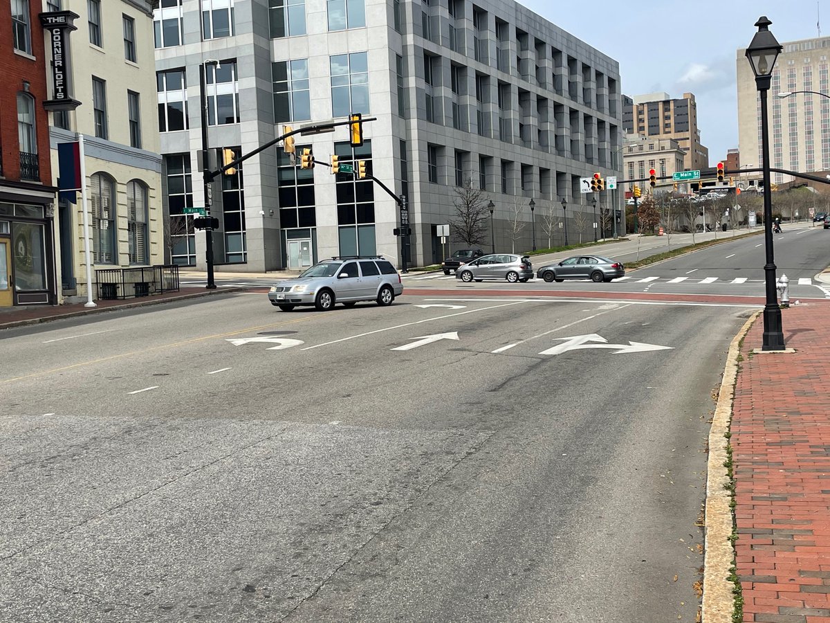 VicctorianChad's tweet image. American City: why is nobody willing to shop in our beautiful downtown district?🏛

Same American city: 4 feet of unprotected sidewalk next to 6 lanes of high speed traffic is a good idea🛣
