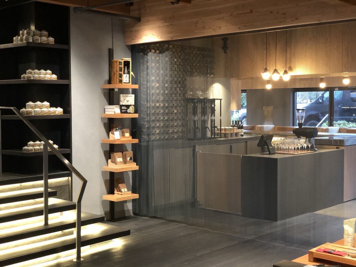 CascadeCoil's tweet photo. In designing Snow Peak's US flagship store in Portland, designers and management wanted a space that reflected both minimalism and durability. To achieve that effect, they chose Fabricoil in a Gunmetal Black powder-coating finish. Read the full story here: https://t.co/0z2eIAZh4D https://t.co/OXLyfccy0t
